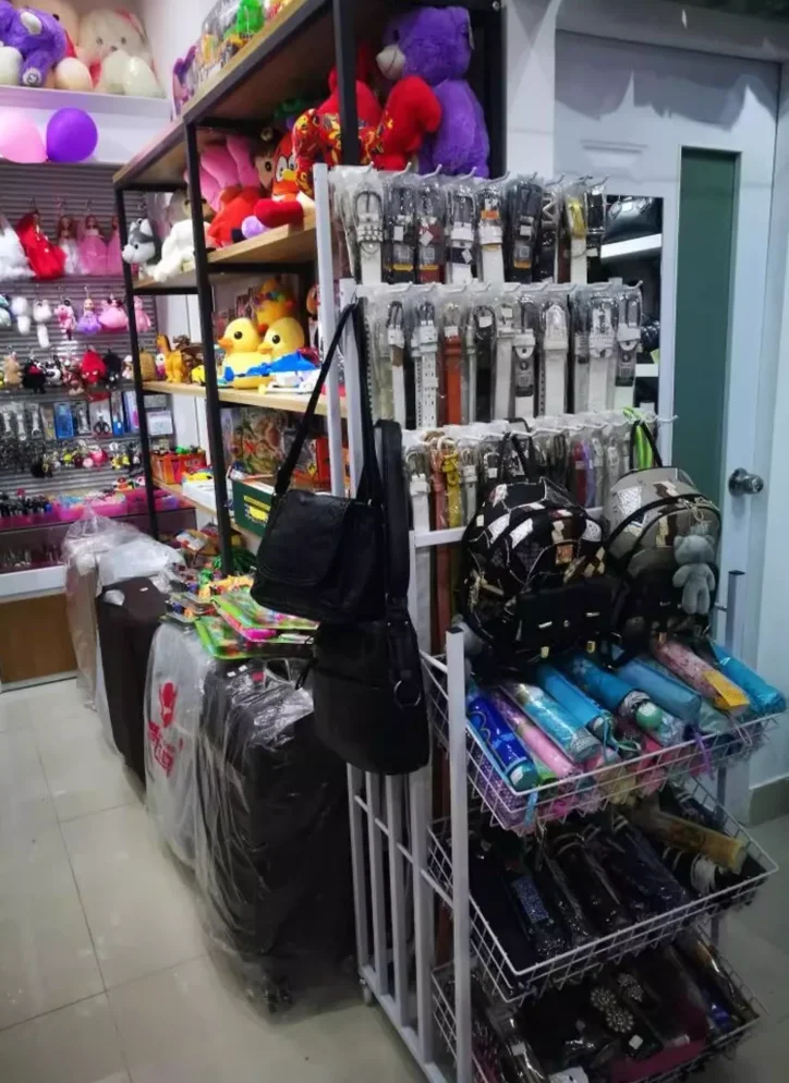 

Umbrella belt wheel rain gear Convenience store display shelf with hooks socks bag shelf mobile storage