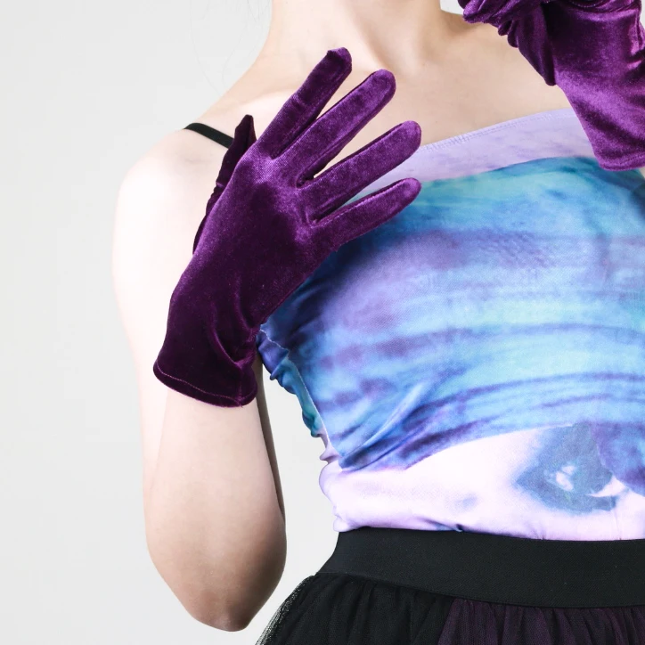 22 cm lange Samthandschuhe für Damen, elastischer Velours, Flanell, weiß, thermisch, elegante Armstulpen, sexy Vintage-Mode, 1920er Abendmode – Detail 11