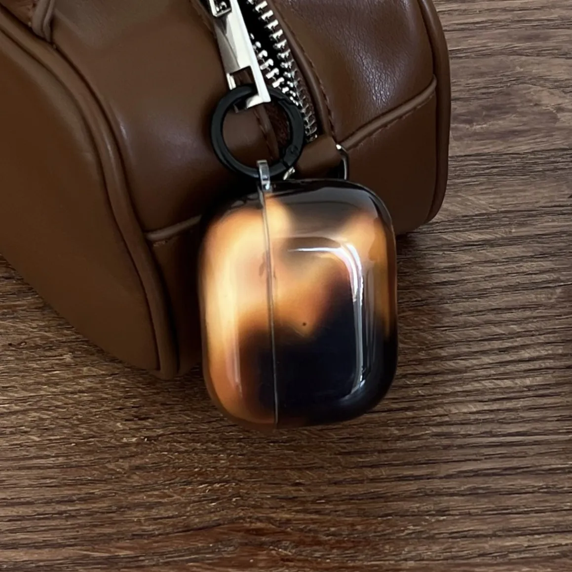 متدرج شفاف باللونين الأسود والبني + حلقة مناسبة لحافظة Apple Airpodspro2/Airpods Pro/Airpods4 Case/Airpods3 Case/Airp