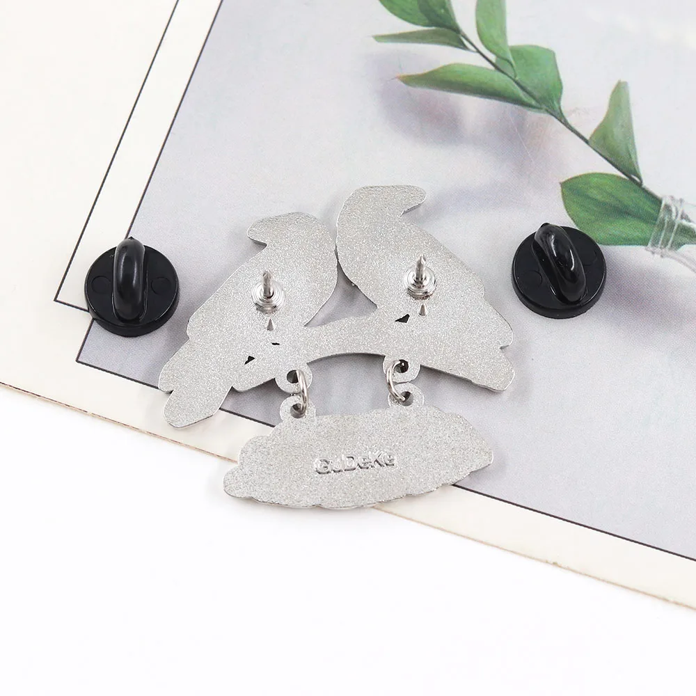 Funny Attempted Murder Enamel Pin Two Crows on a Branch Brooch Dark Humor Crow Badge Metal Lapel Pins Jewelry Gift for Friends B