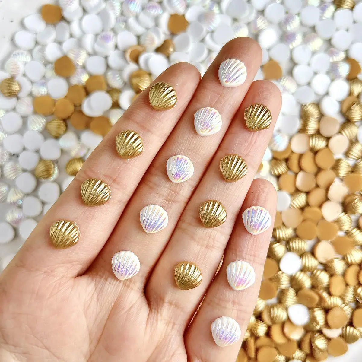 30PCS Simulated Shinny Shell Resin Nail Charms 3D Gradient Colorful Artificial Shell Nail Art Decorations for DIY Hairpin Nails