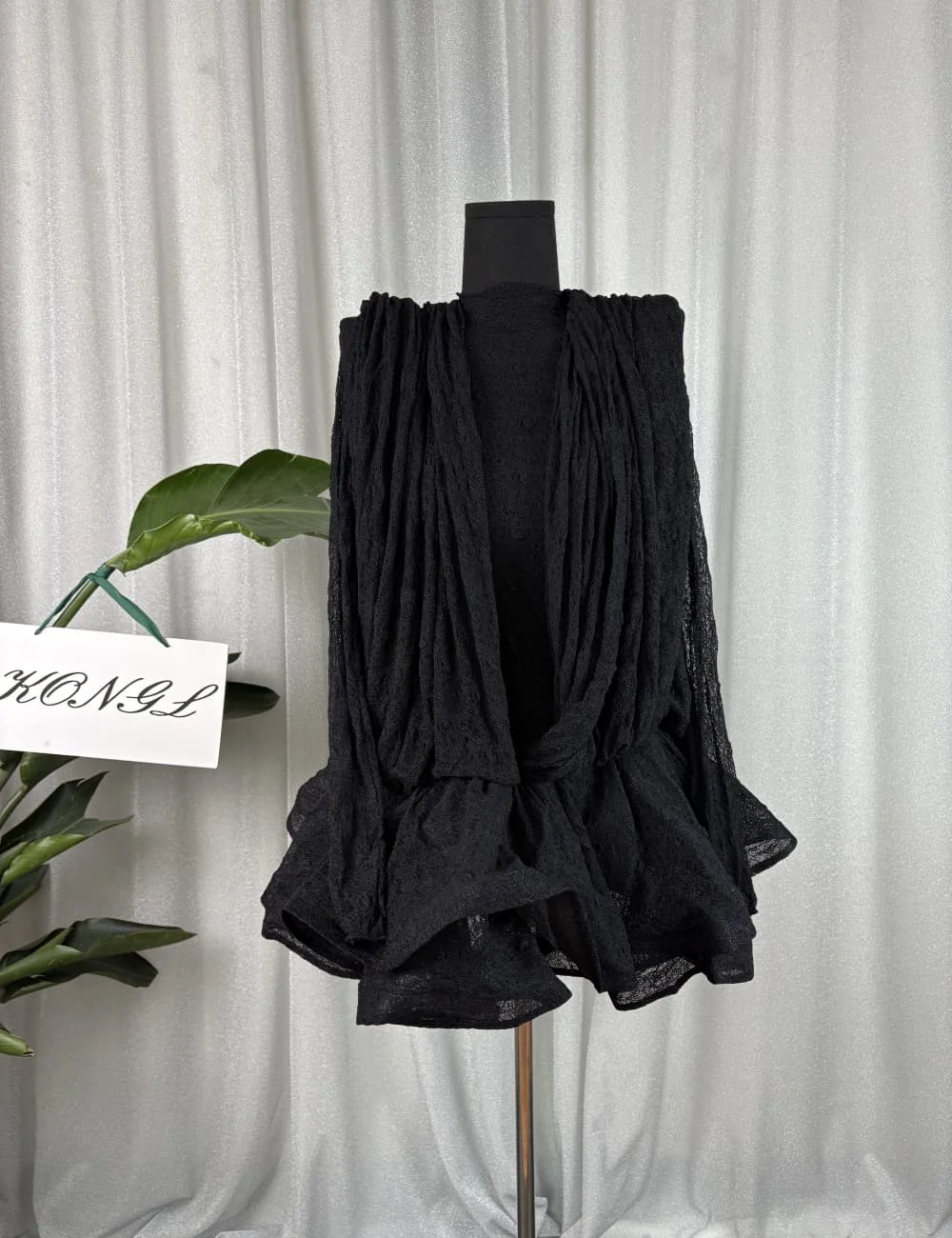 Vestido negro Sexy liso suelto con pliegues empalmados ahuecados para mujer diseño de manga larga traje de tres piezas conjuntos de club nocturno de moda