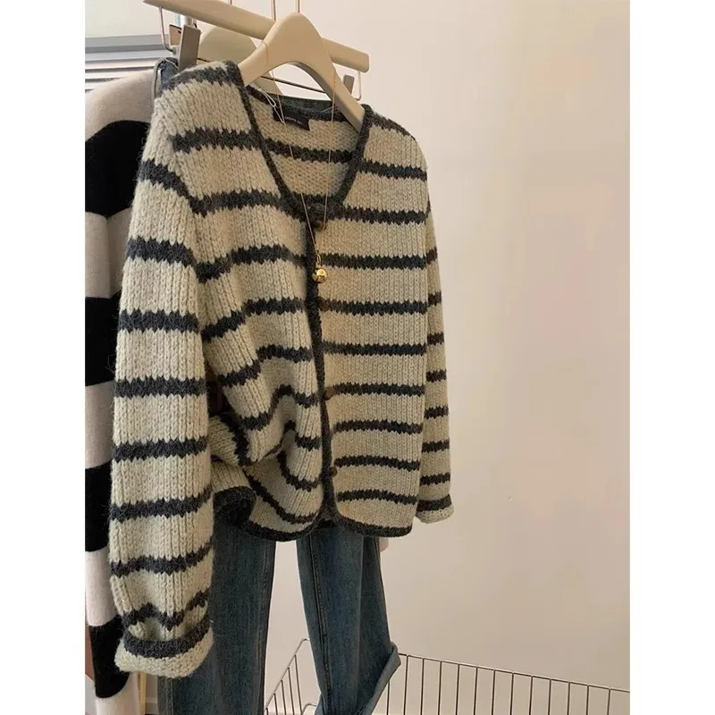 

Ретро-кардиган в полоску для женщин, осенняя новинка, свободный крой, V-образный вырез, длинный рукав, уютный и стильный