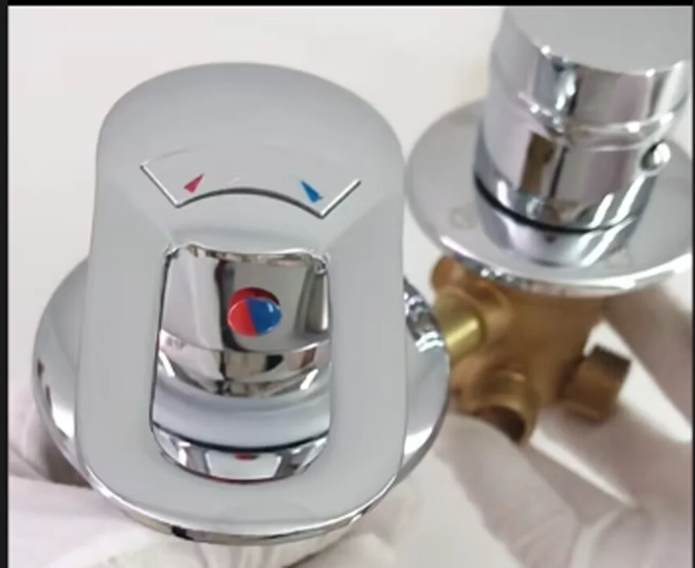 

Смеситель для душа/ванной комнаты с 2/3/4/5 выходами, латунный, с центральным расстоянием между отверстиями 10-14,5 см