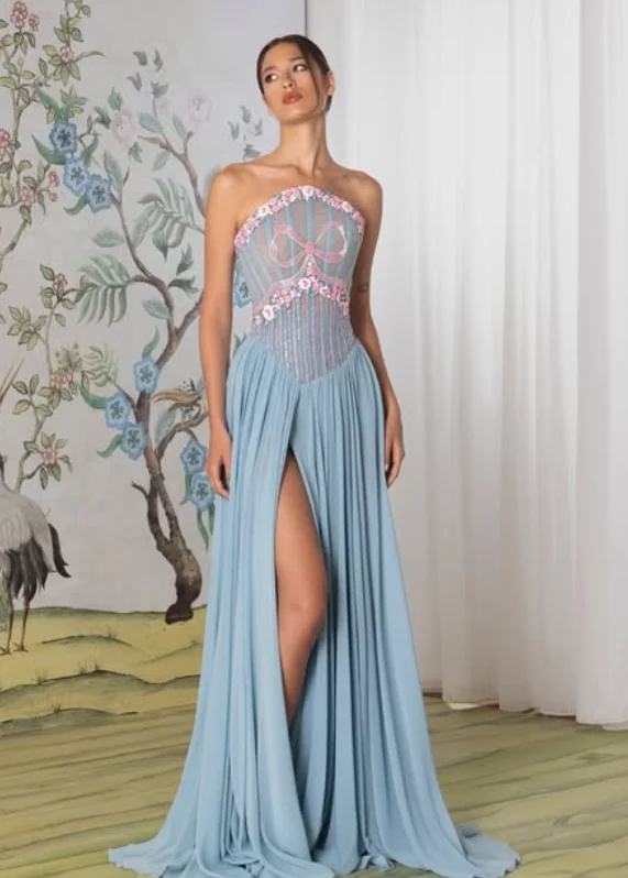 高品質カスタマイズされたストラップレスノースリーブアップリケハイフォークフロアレングスブルーリボン花女性ローブ · ド · ソワレファムシック