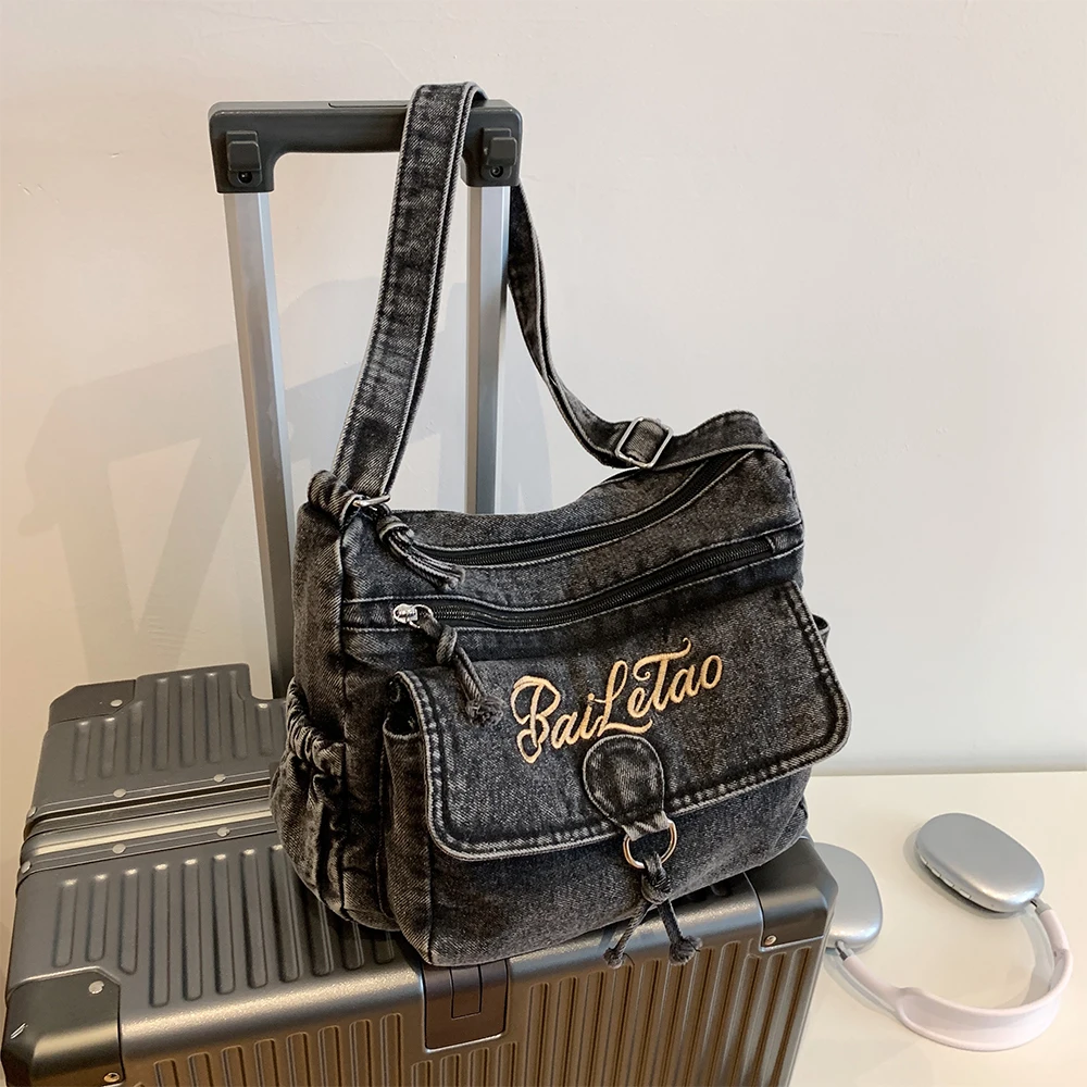 

Vintage Embroidered Shoulder Bag Versatile Multi Pocket Large Capacity Commuter Fashionable Crossbody Small Square Bag