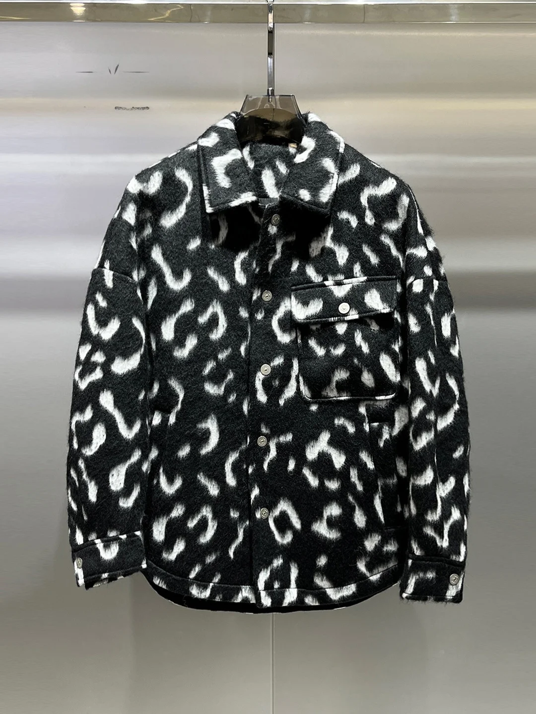 

Роскошная зимняя мужская шерстяная куртка свободного кроя с леопардовым принтом, теплая, с воротником-стойкой, утолщенная верхняя одежда для повседневной носки