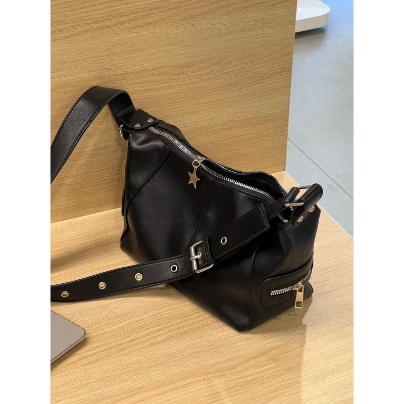

Street trendy water bucket bag, single shoulder crossbody, sweet cool hot girl punk style biker niche underarm bag