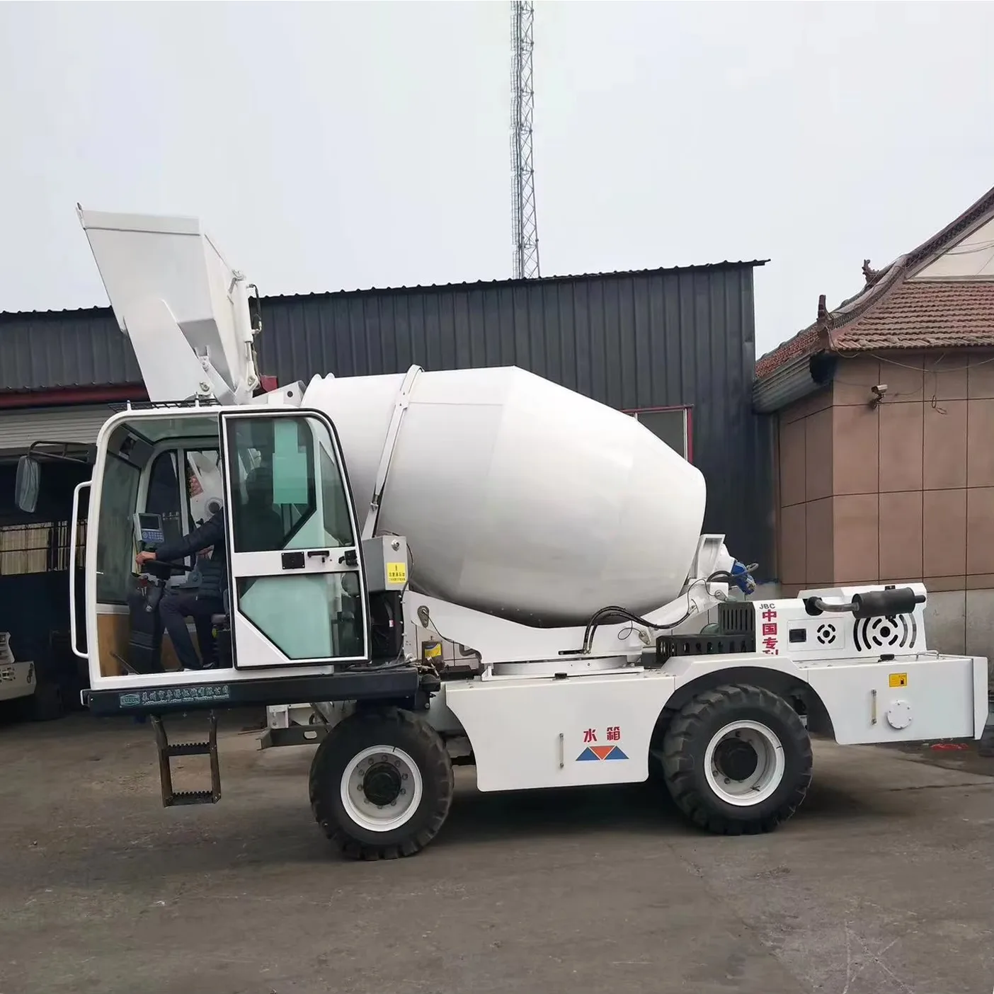 1.8 2 5m³ Self Loading Automatic Cement Concrete Mixer Truck Batch Hormigonera