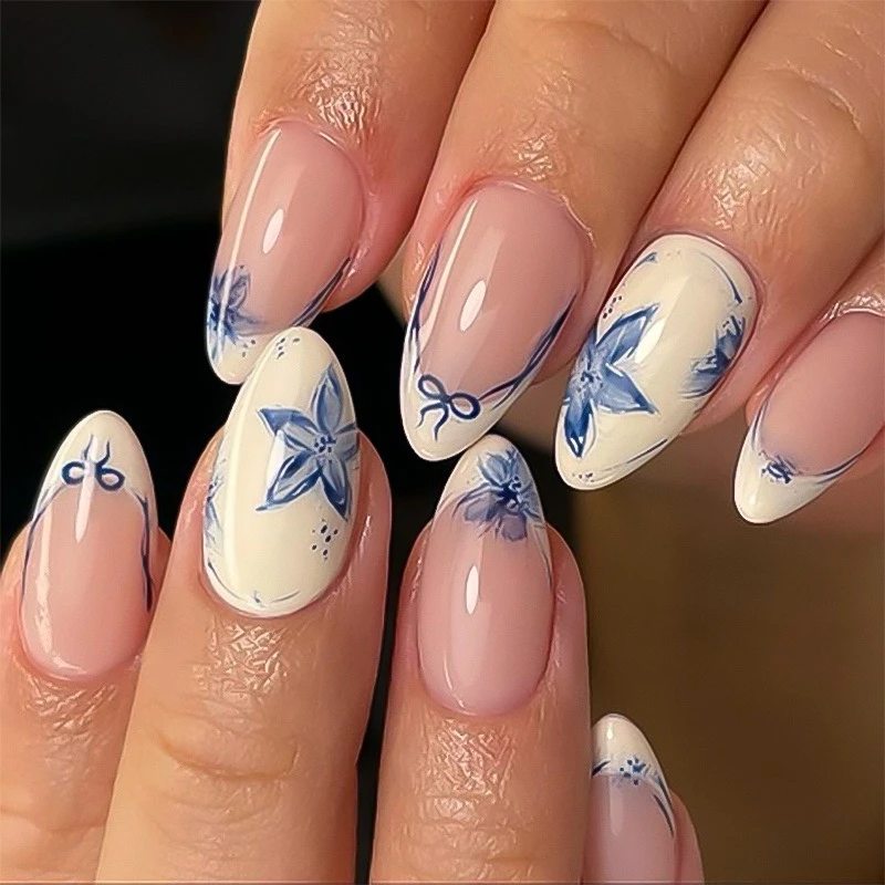 

Simple Halo Dyeing Blue Flowers Bowknot White French Nail Art Almond False Nails Detachable Finished Fake Nails Press on Nails