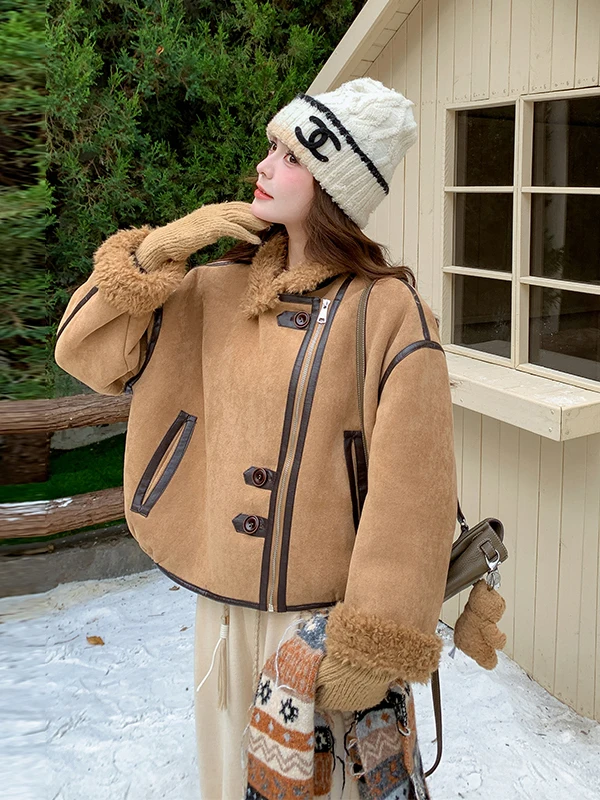 Damska kurtka z futra jagnięcego, ocieplana skórą i futrem, ciepła, codzienna, luźny krój, długi rękaw, zapinana na zamek.