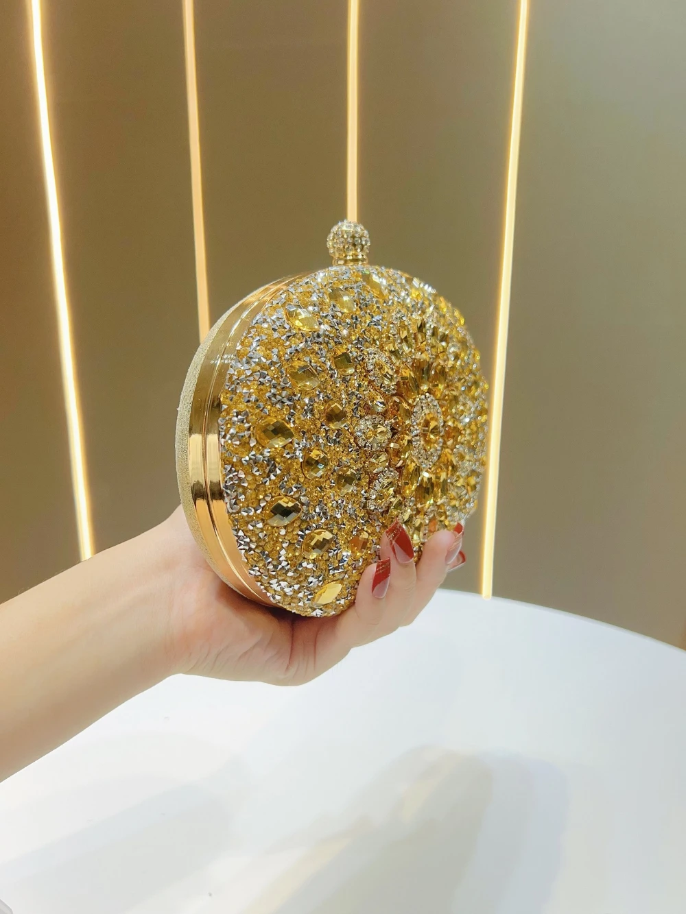 Luxurious Diamond-Encrusted Rhinestone Crossbody Small Handbag Versatile Elegant Women's Fashion Accessory image 4