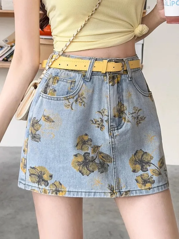 

Корейская джинсовая юбка с цветочным принтом, женская летняя модная короткая юбка А-силуэта прямого кроя, повседневная, из выстиранного денима, с естественной талией