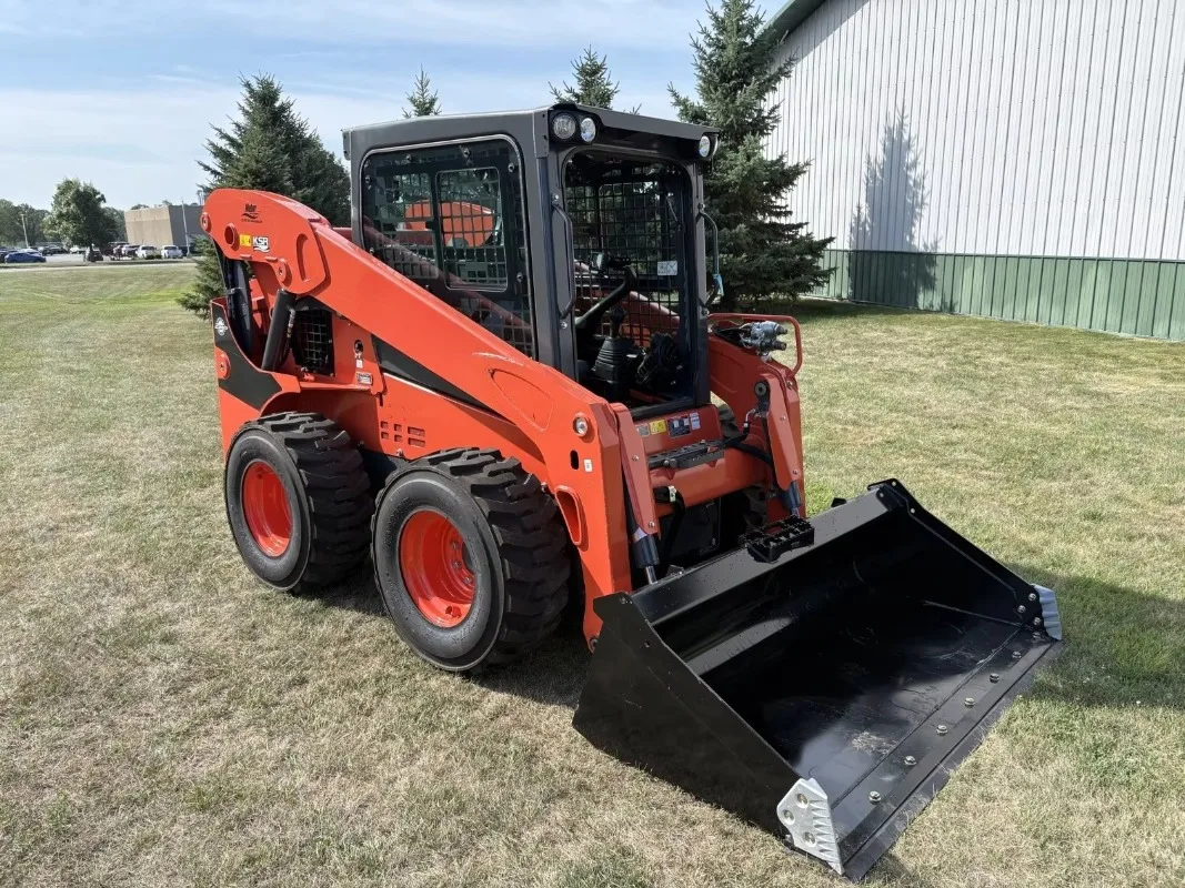 Skid Steer Loader Hydraulic Compact Mini Loader Construction Machinery Front End Loading Equipment Multi Function Work Machine