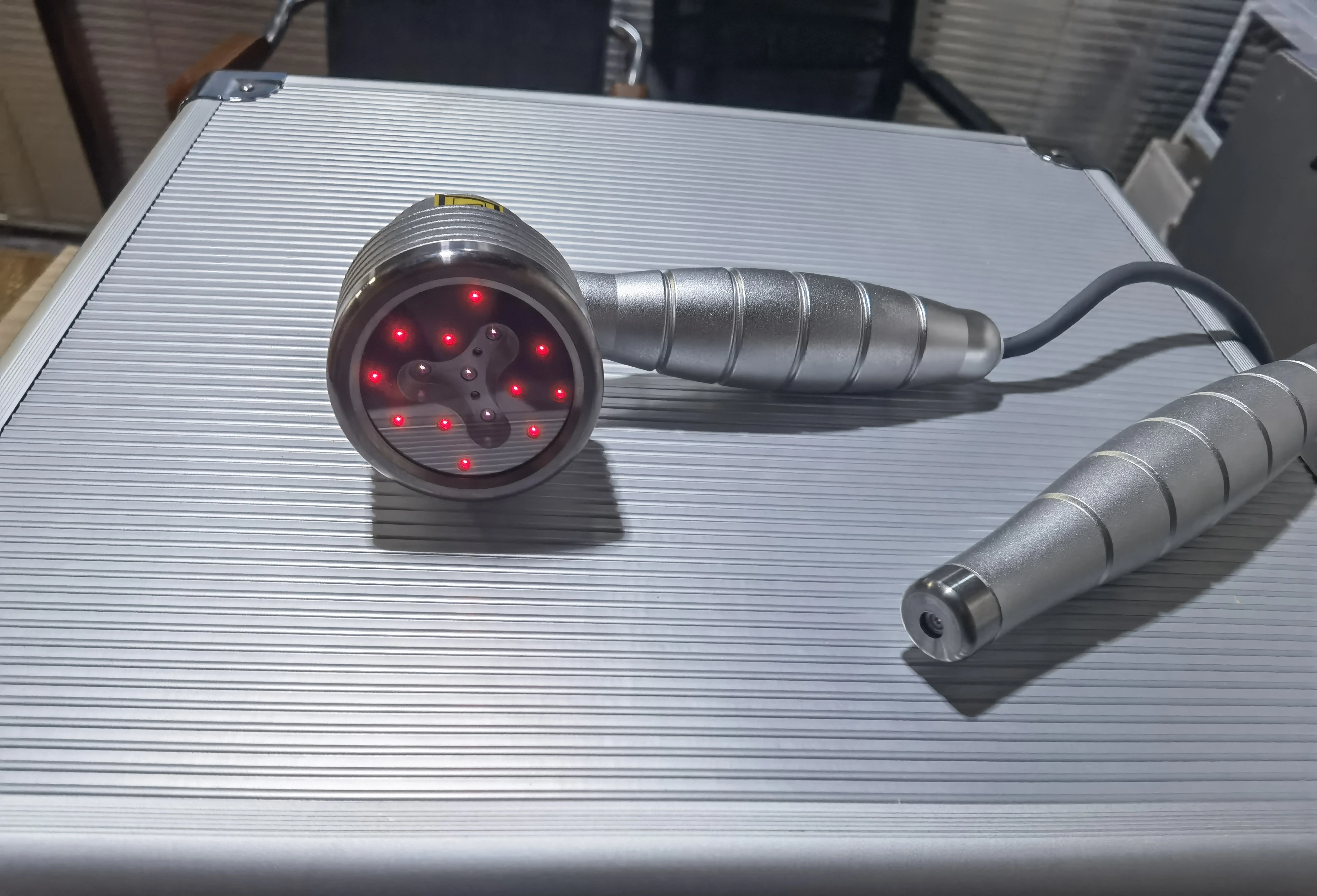 

Безопасное и неинвазивное устройство для холодной лазерной терапии, лазер низкого уровня 650 нм 808 нм для эффективного уменьшения боли, здравоохранения для домашнего использования