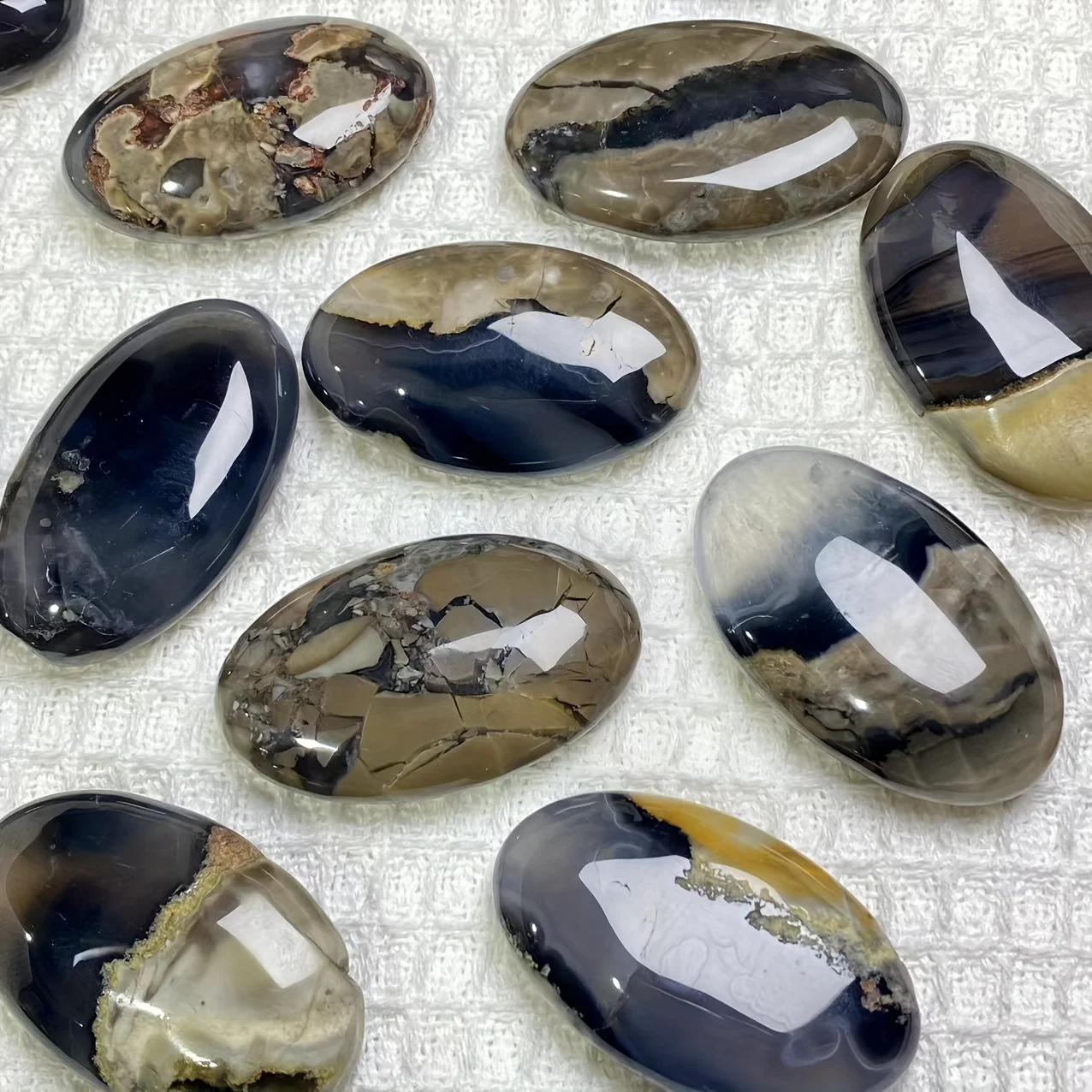 1pc UV Reactive Volcano Agate Palm Stone, Glowing Green Fluorescent Crystal Home Decor, Tabletop Display, Holiday Gift