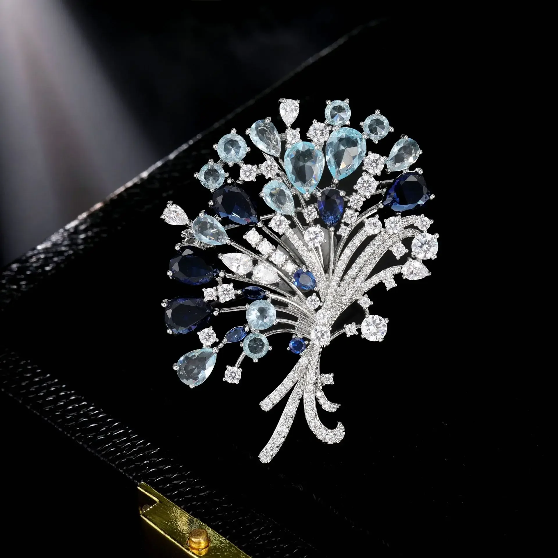 

High-end design sense, elegant, exquisite, creative bouquets, brooches, and niche accessories