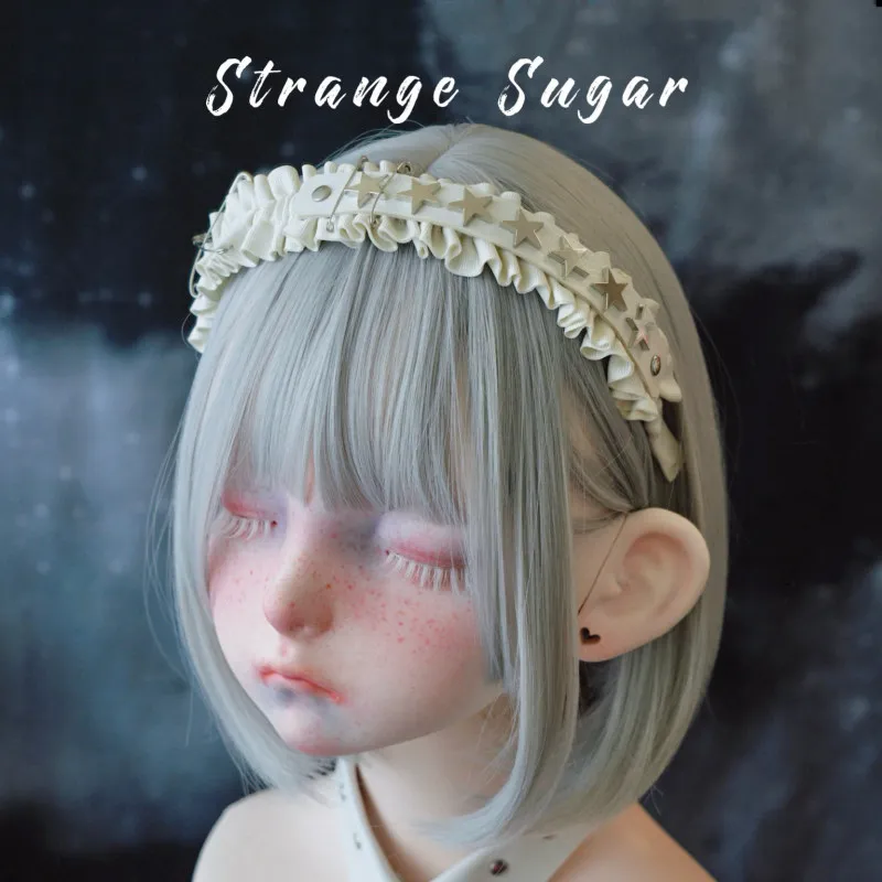 

Оригинальная повязка на голову ручной работы из искусственной кожи с заклепками-звездами, в стиле панк, субкультура, темно-белые аксессуары для волос