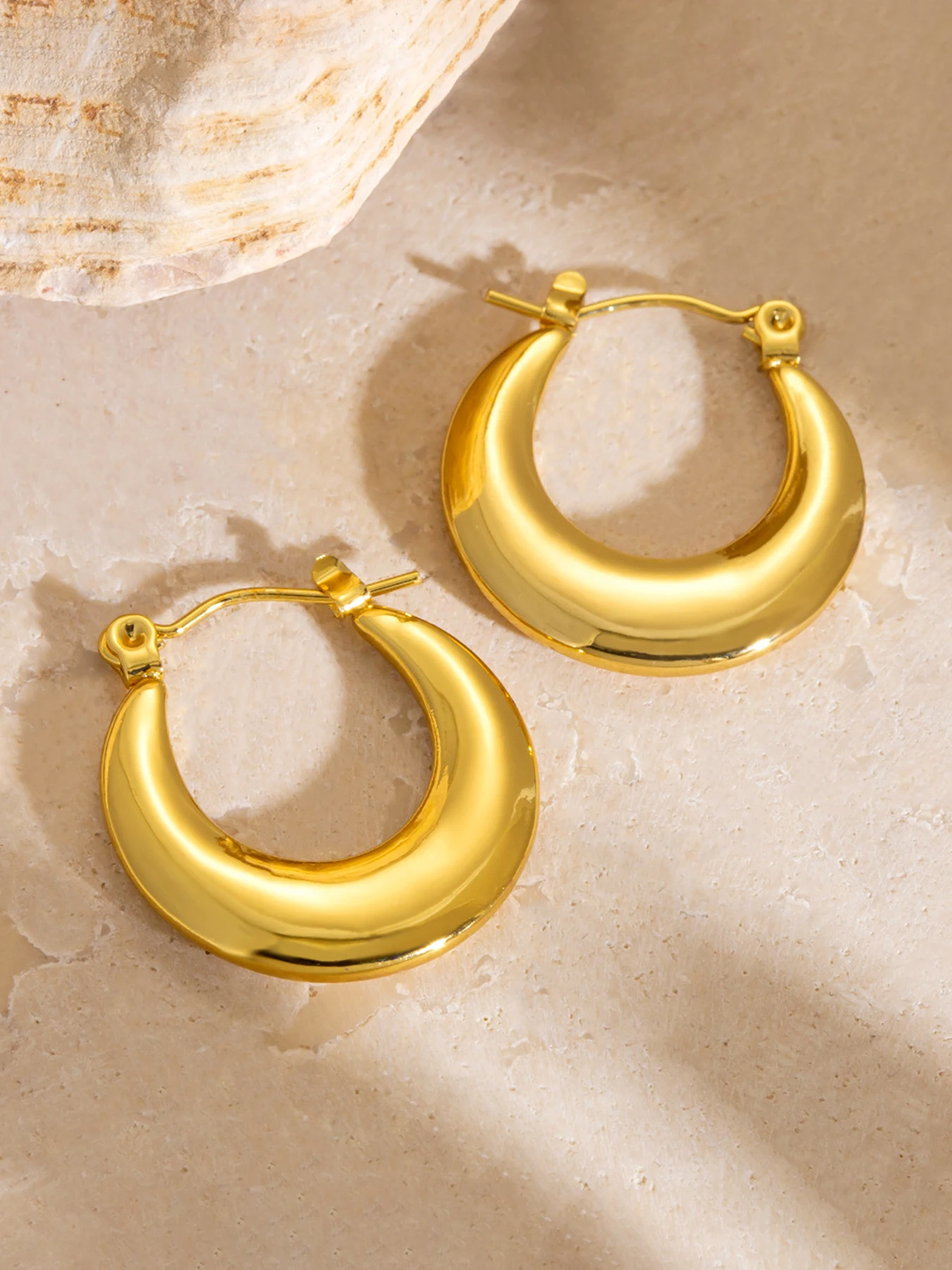 

Unisex Stainless Steel Stud Earrings, Asymmetric Design, Plain Pattern, All-Season Wear, No Choking Hazard, High-Quality Jewelry