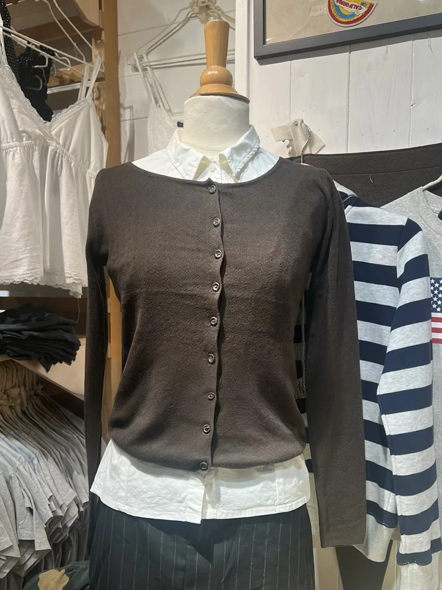 

Темно-коричневый вязаный кардиган с люверсами, женская осенняя однобортная футболка с круглым вырезом в консервативном стиле, винтажные футболки с длинными рукавами, новинка