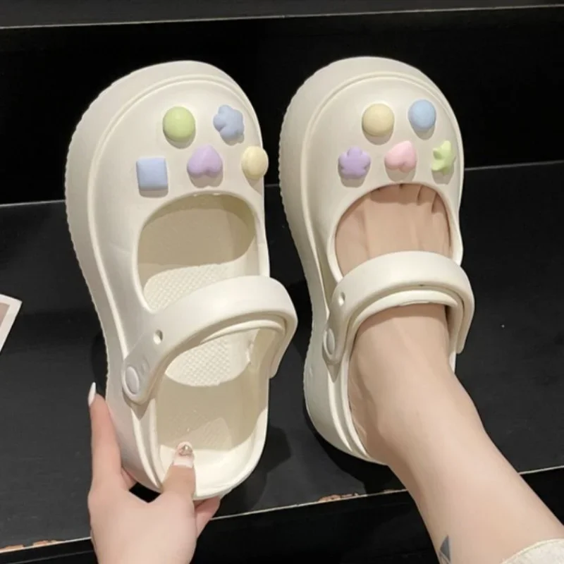 Platforma Kawaii Slides Shoes Cute White Summer 2024 Kapcie damskie i sandały damskie na plaży Grube normalne najlepsze wzory Vip 39