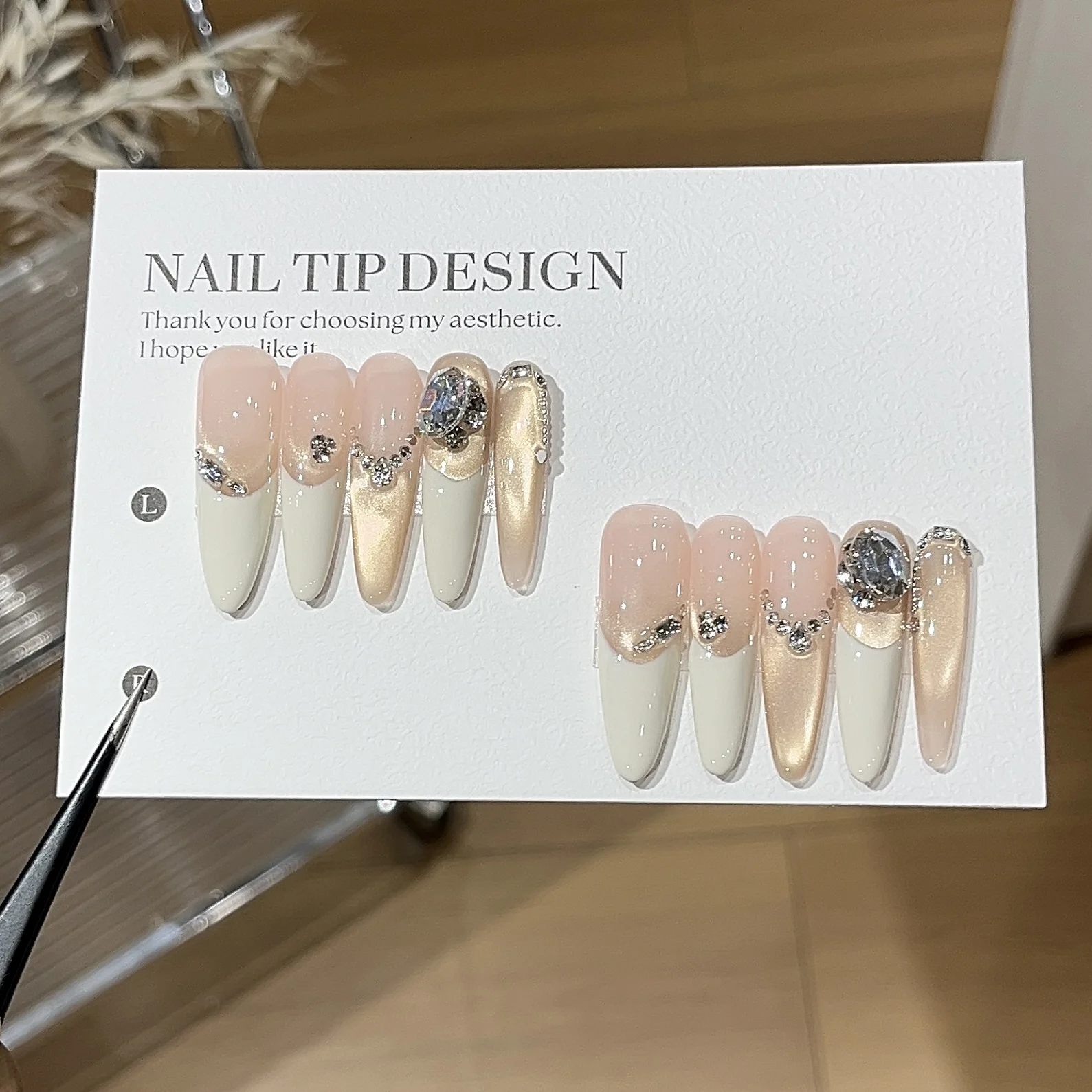 

10Pcs Handmade Almond Press On Nails Shiny Cat's Eye Fake Nails Art White French False Nails Art With Big Crystal Reusable Sets