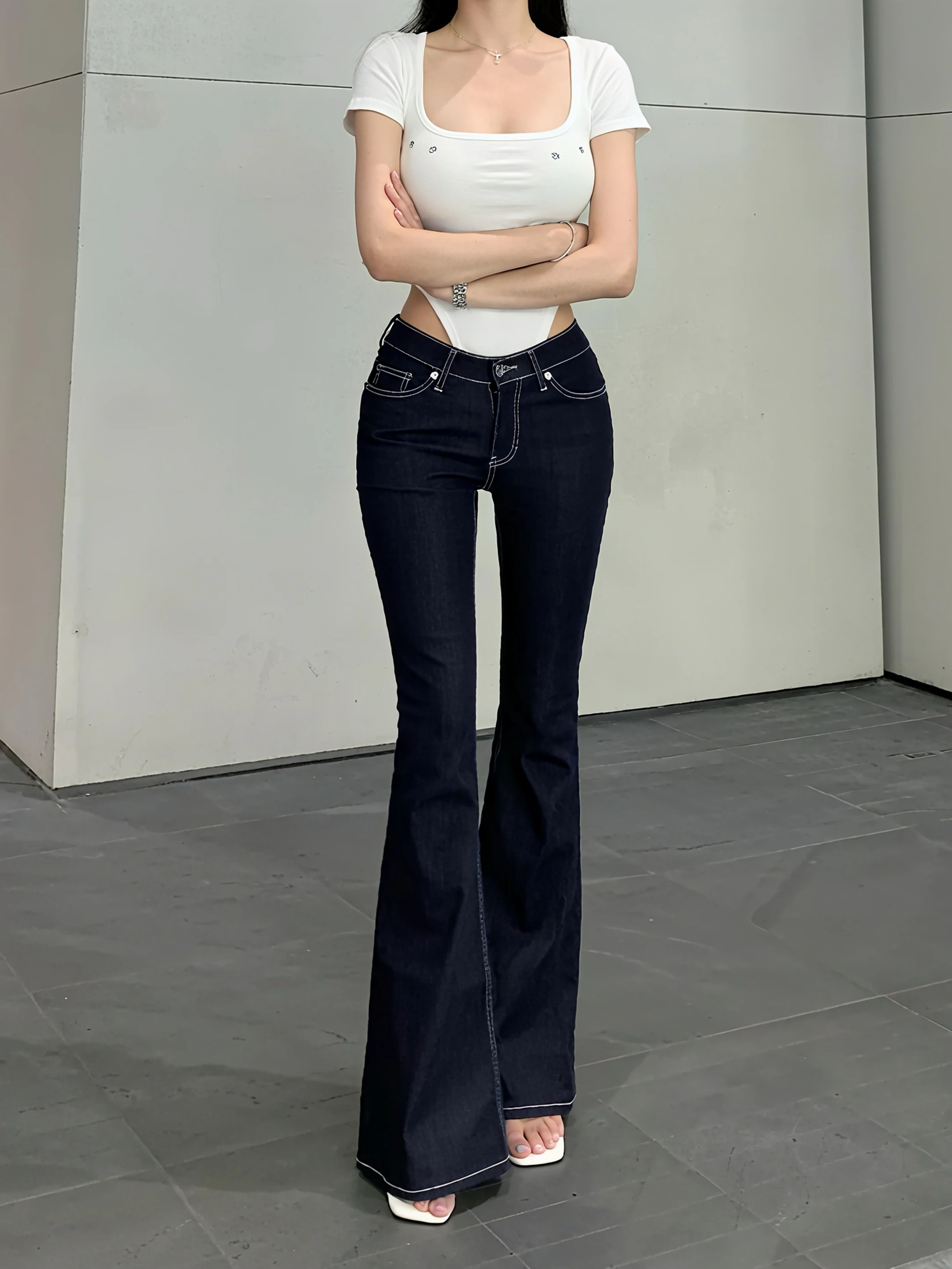 

Slim Fit Denim Jeans mid Waist Conced Blue Elastic Women's Faionable Micro Flared Pants Autumn Season Ladies Premium Jeans