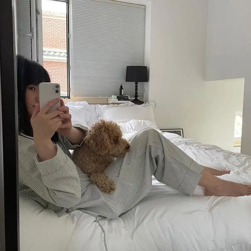 

Сексуальный пижамный комплект Ins Style, элитная минималистичная полосатая минималистичная одежда для сна, женский стиль, осень 2024, новые домашние брюки с длинными рукавами