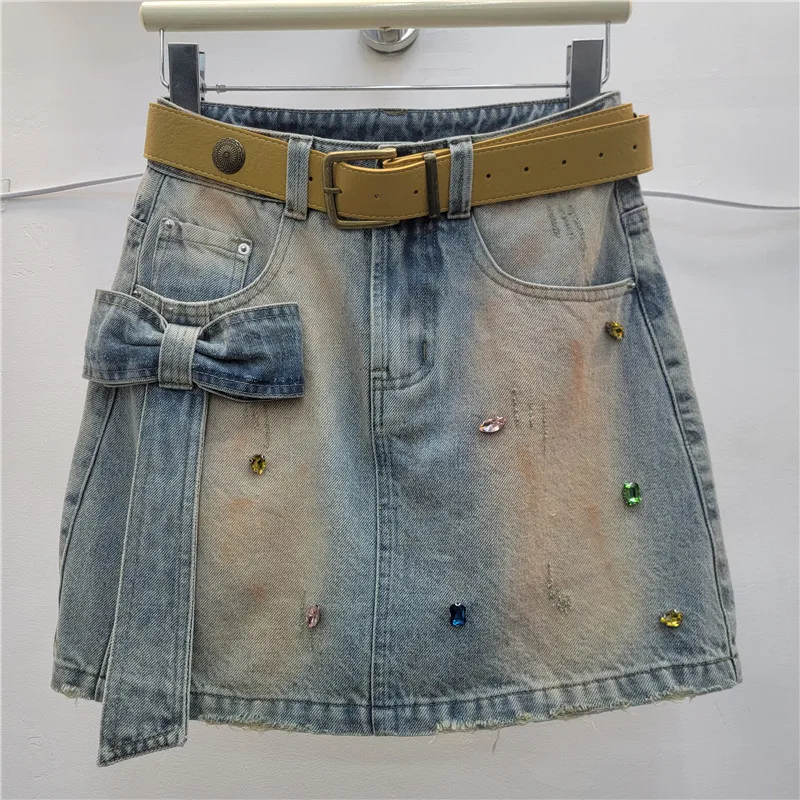 

Джинсовая мини-юбка-карандаш с бантом и стразами для женщин, новая модель 2026 года, с завышенной талией, А-силуэт, утягивающая, с защитой от просвечивания