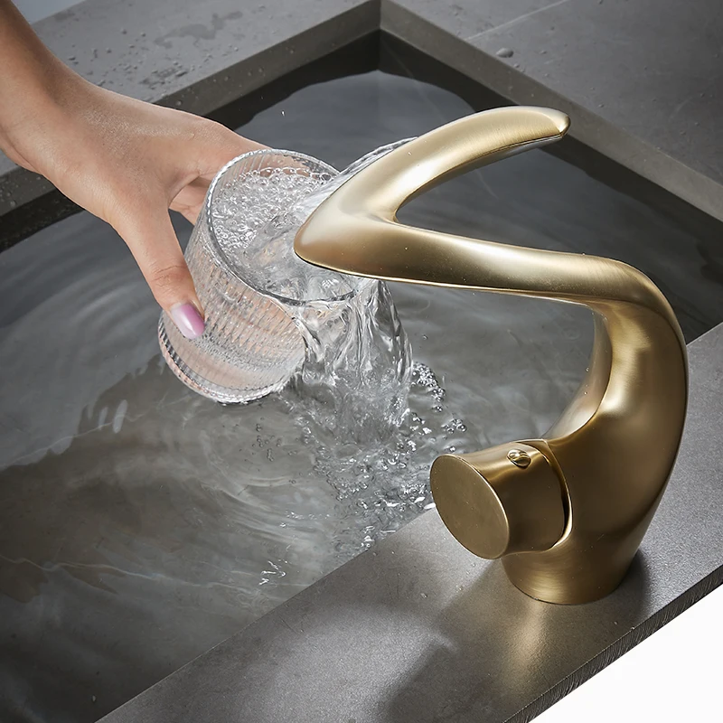 Imagem -03 - Torneira de Lavatório de Banheiro Torneiras para Lavatório de Água Quente e Fria Torneira de Pia de Luxo Criativo Deck Montado Torneira Banheiro Vintage