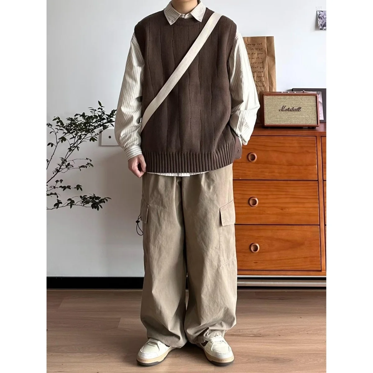 

Retro round Ne Sweater Vest Couple Design Simple High-End Feeling Men's Autumn Winter Knittedwear Soft Loose Fit Color
