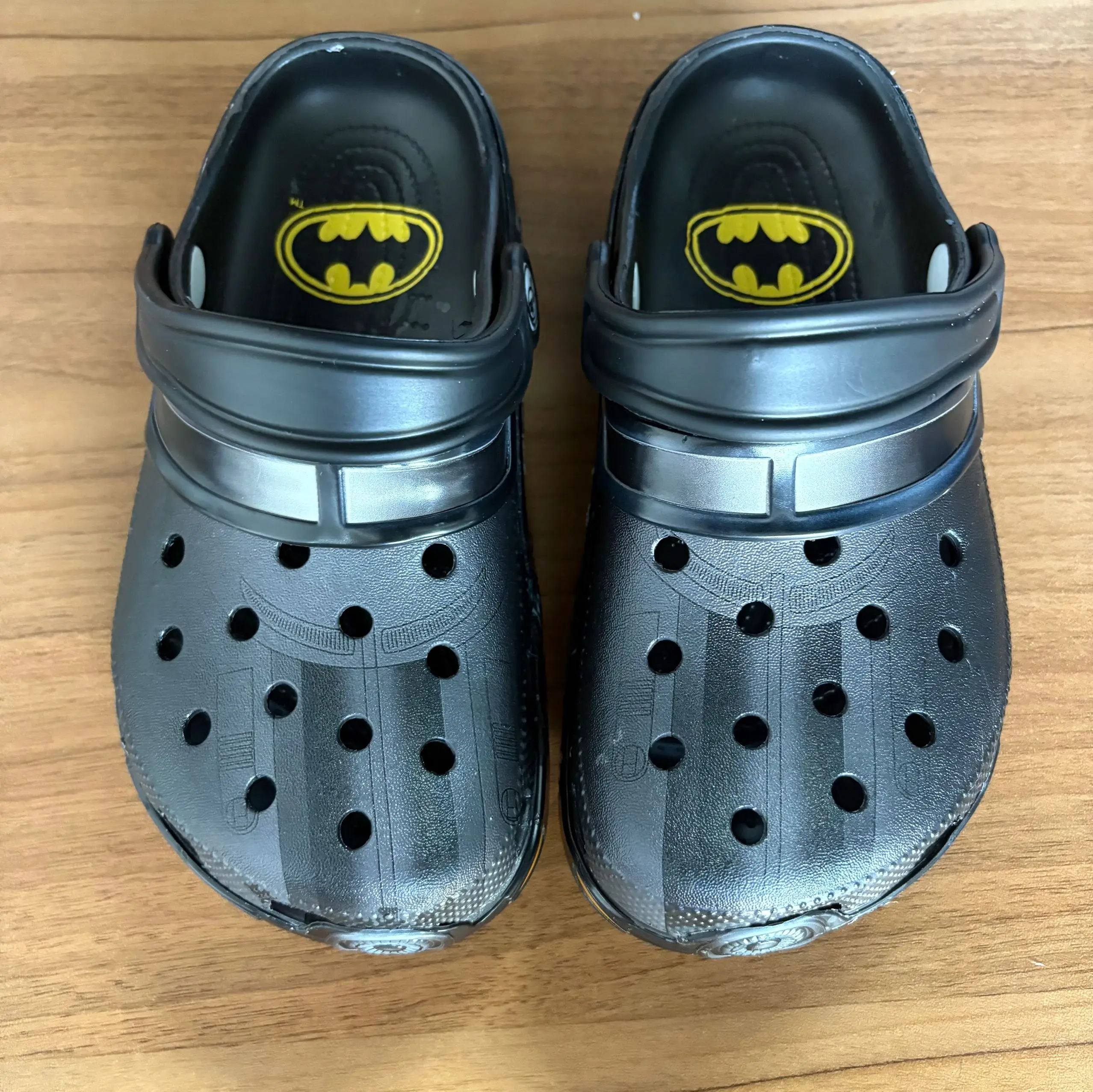 

Лидер продаж 2024, летние тапочки для взрослых, спортивная обувь для автомобиля, сандалии, уличные пляжные тапочки, домашние нескользящие дышащие мужские тапочки