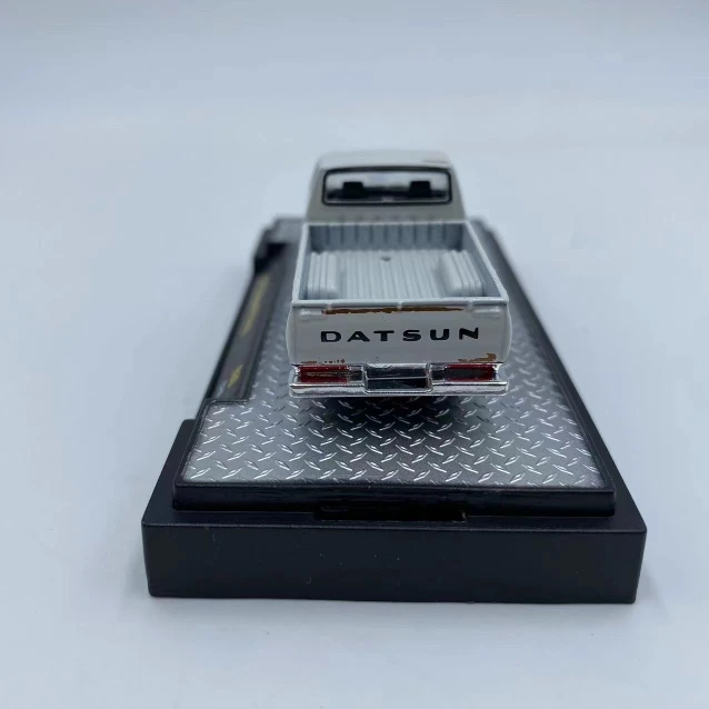 M2 Machines 1:64 1977 Datsun Pickup Diecast Model Car Kids Toys Gift