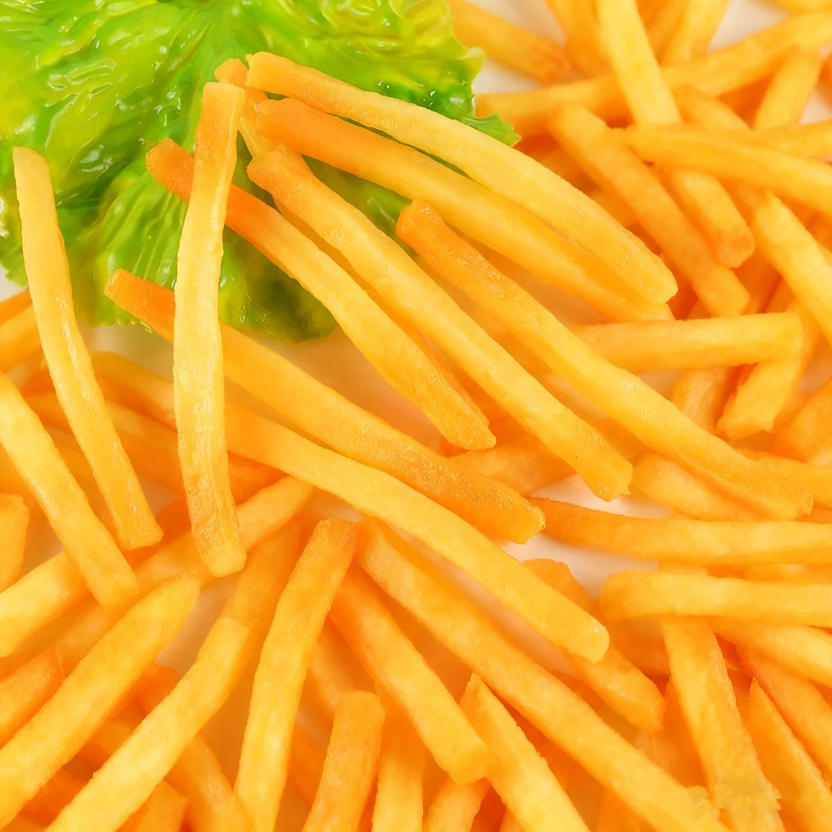 20/50 Stück künstliche Pommes-Frites aus PVC – realistische Kartoffelstreifen, Lebensmittel-Requisiten für Fotografie, Präsentation, Streich und TikTok-Videos – Detail 4
