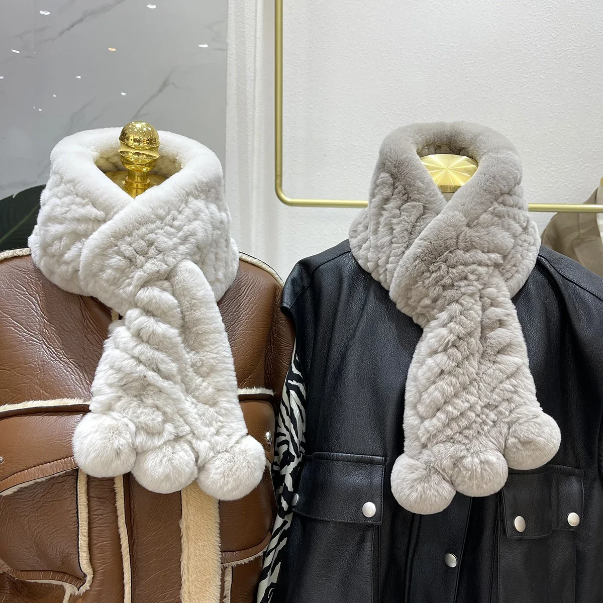 Echter Rex-Kaninchenfell-Schal für Damen, Winter, dick, warm, gestrickter Schal, doppelseitig, weicher Nackenwärmer, niedlicher Pompon-Kragen-Wickel. – Detail 2