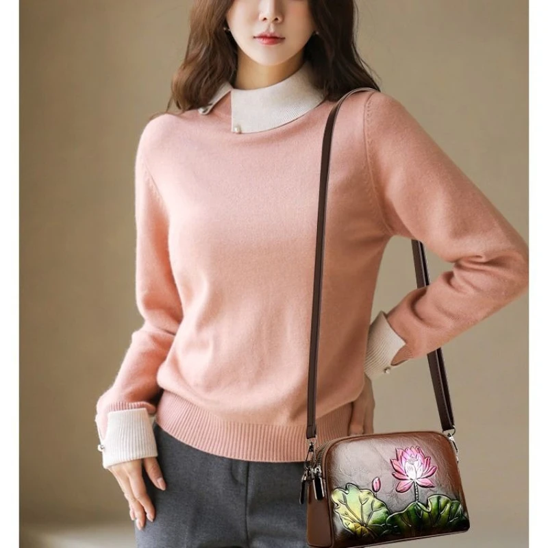 

Famous Soft Leather Bag Women New 2026 Mother Shoulder Messenger Bags Versatile Mobile Phone Pack Middle-aged Crossbody Package