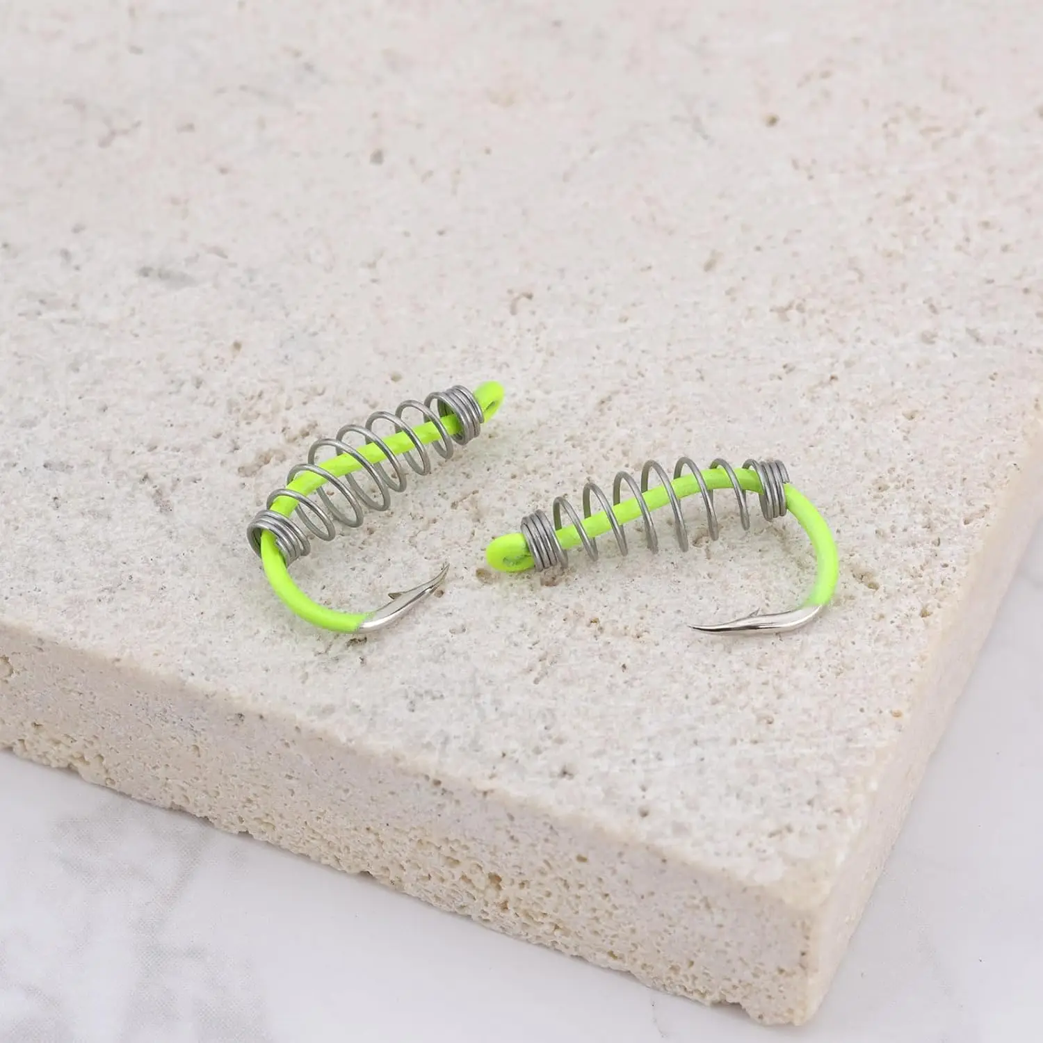 FishTrip Angel-Federhaken, 20–80 Stück, fluoreszierender grüner Haken, Karpfenhaken, Köderhaken, extra starker Angelkreishaken für Süßwasser – Detail 8