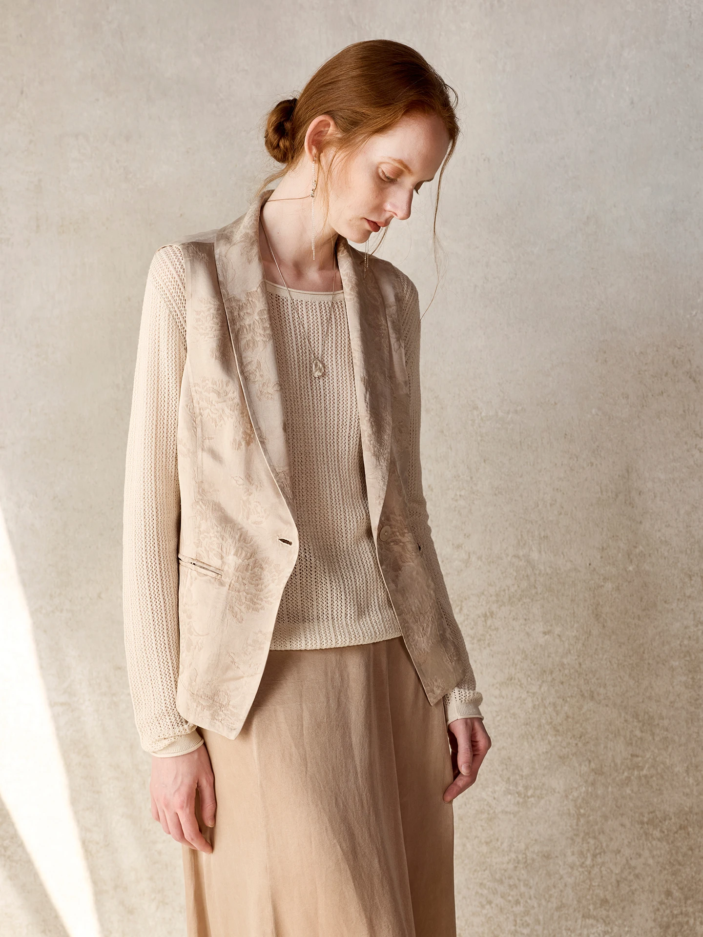 

Женский трикотажный топ с длинным рукавом и вырезами из шелково-хлопковой смеси: комфортный, универсальный, дышащий, мягкий, с круглым вырезом