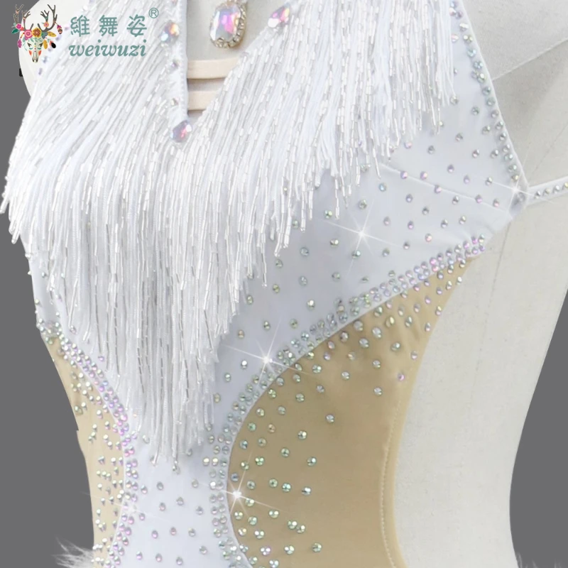 ملابس رقص اللاتينية المرأة مخصصة الراقية الأبيض ريشة شرابة فستان التانغو تشا تشا سامبا أزياء مسرحية المهنية