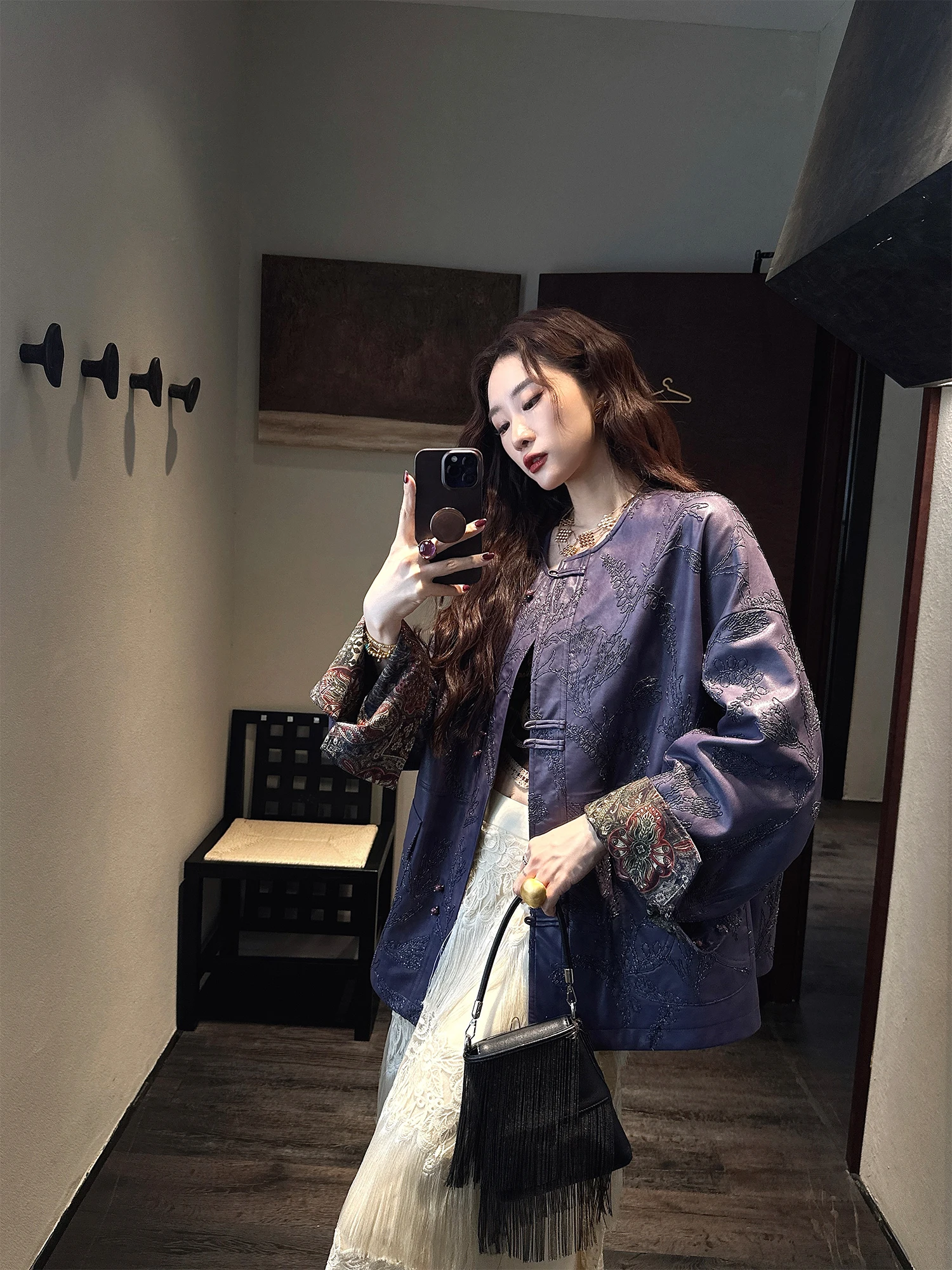 Nieuwe 2025 Retro Chinese Sle Dames Lederen Jas Cool en Elegant Zwart Bloemen Design Nationale Sle Buitenkleding Jas