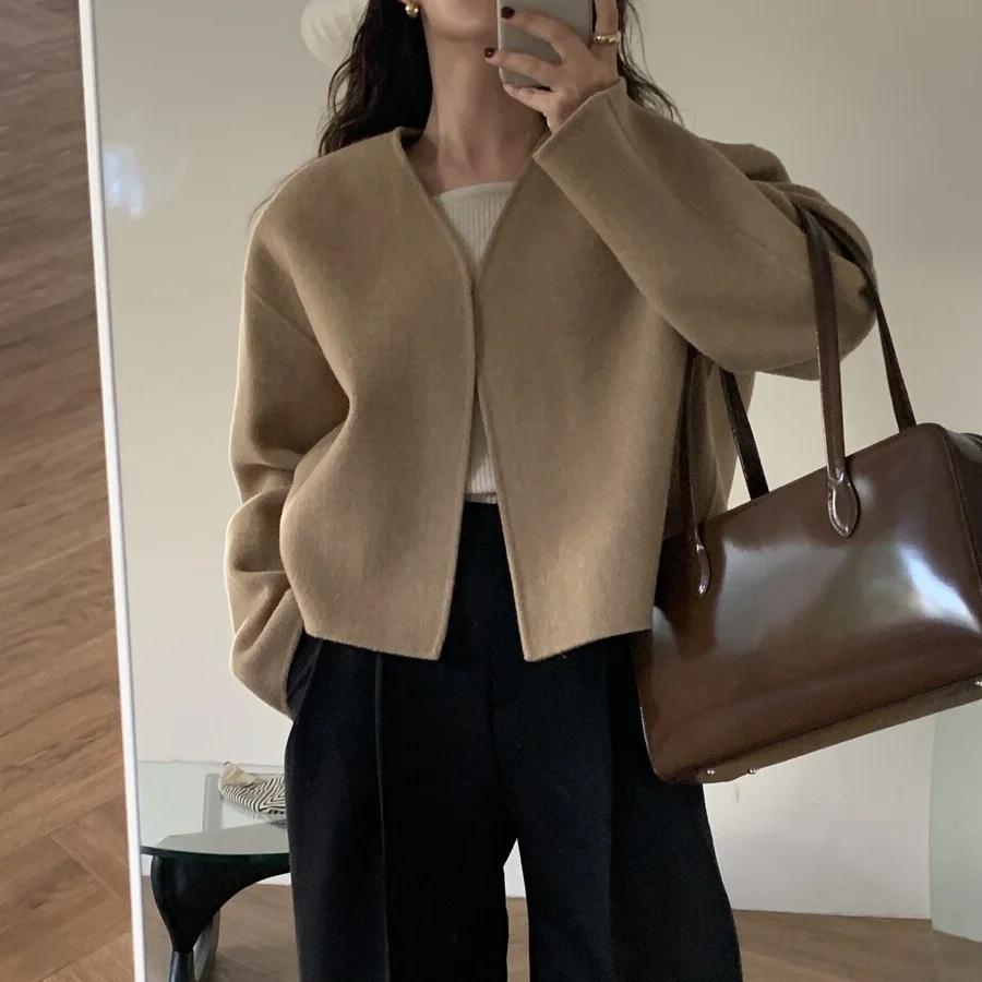 Minimalist French Retro Temperament V-neck Versatile Loose and Buttonless Woolen Short Jacket for Women
