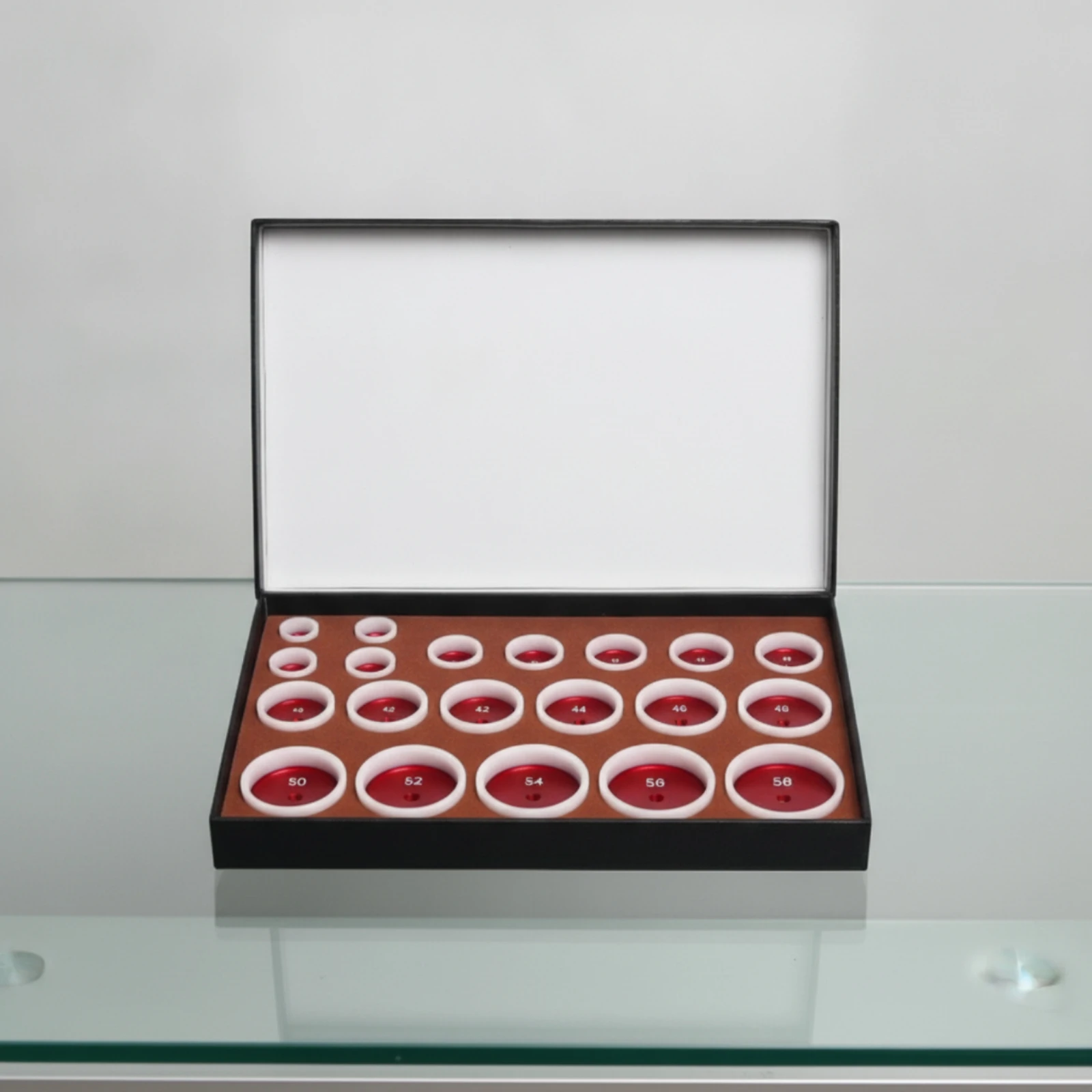 kit-de-20-matrices-de-presse-pour-boitiers-de-montres-en-abs-avec-boite-de-rangement-a-couvercle-transparent-complet-pour-horlogers-et-ateliers