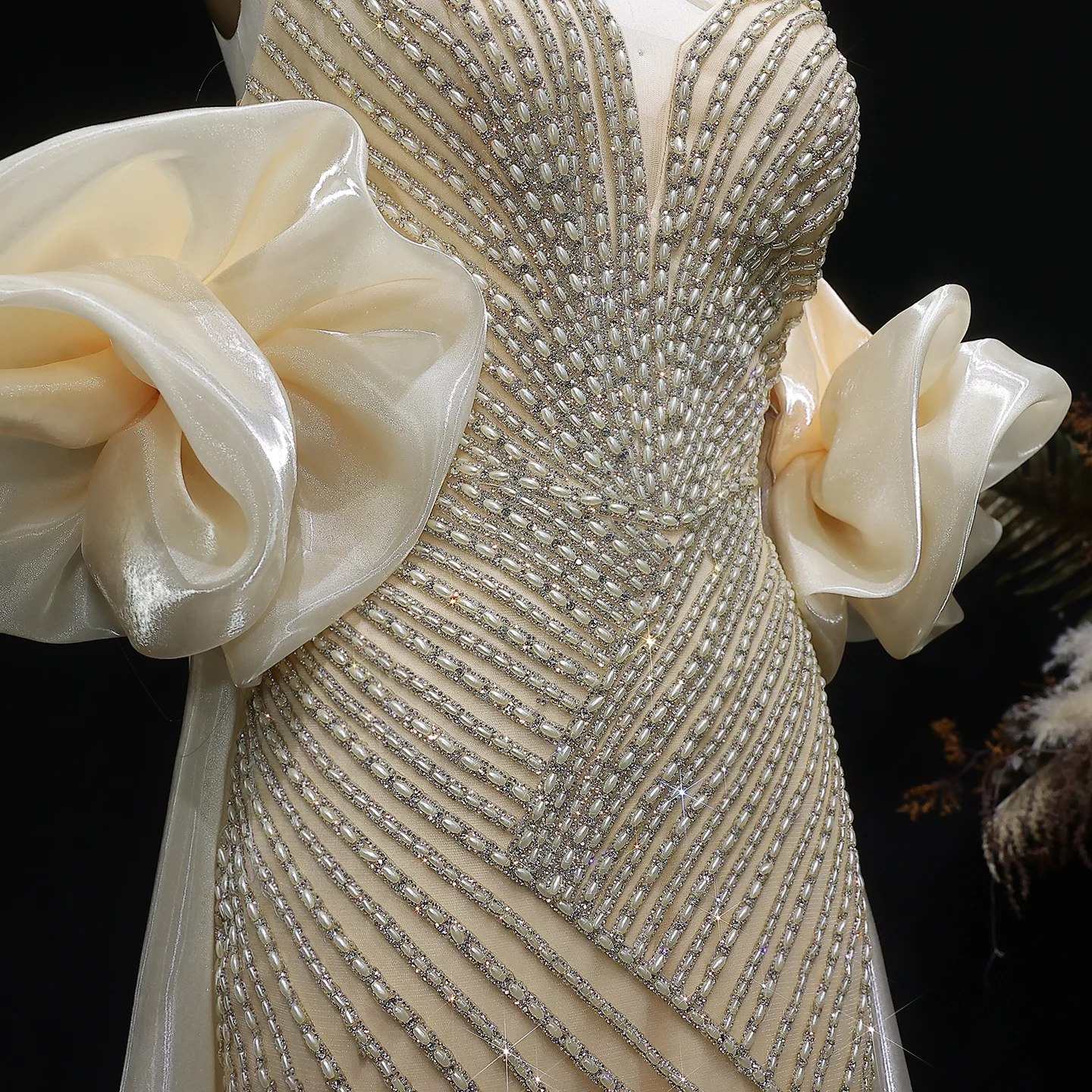 Sharon Said Dubai Luxuriöses Einschultriges Abendkleid mit Langer Schleppe, Stark Perlenbestickt, Saudi-Arabisches Damen-Abendkleid SS016 Maßanfertigung – Detail 27