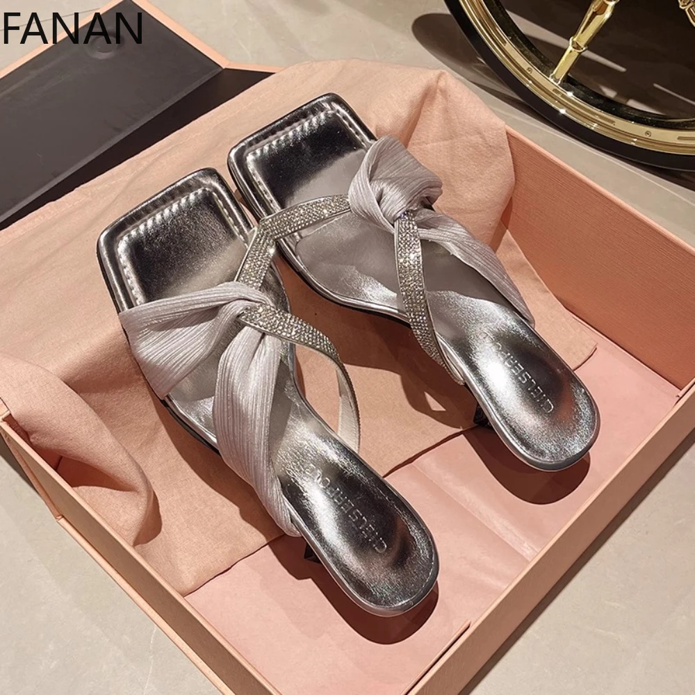 

Элегантные серебряные сандалии на шпильке, женская обувь, лето 2023, новые модные сандалии, нескользящие кожаные римские тапочки на высоком каблуке