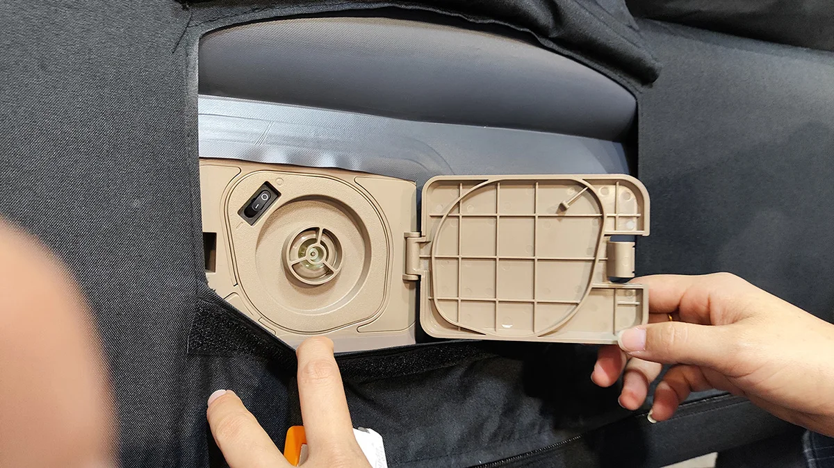 

OEM Wholesale Durable Portable Inflatable Sofa with Built-in Air Pump and Buggy Bag for Advertising Inflatables