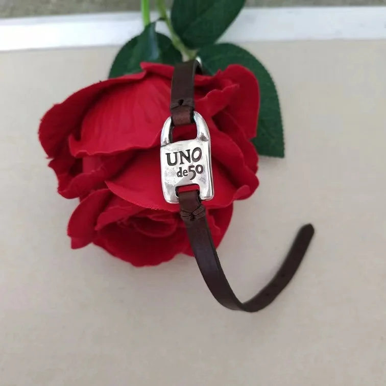 

2023 New UNOde50 Fashion Silver 925 Exquisite Leather Women's Bracelet Button Bracelet Holiday Gift