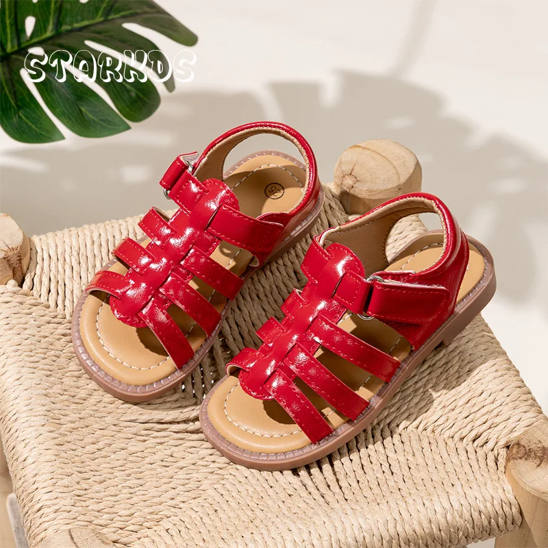 Eleganckie sandały na pasku dla dziewczynek, płaskie, z klamrą, skórzane gladiatorki letnie dla niemowląt i dzieci, w kolorze czerwono-białym.
