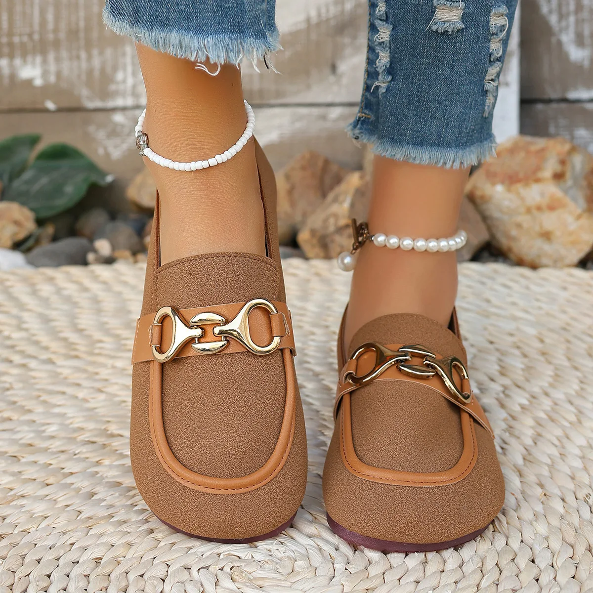 

New spring and autumn style of plus-size women's shoes, Korean-style round-toed metal buckle low-heeled flat comfortable casual