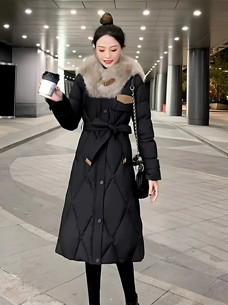 

Женская хлопковая пуховая куртка средней длины с большим меховым воротником, зима 2025 года, модная и стильная утягивающая элегантная парка W1207