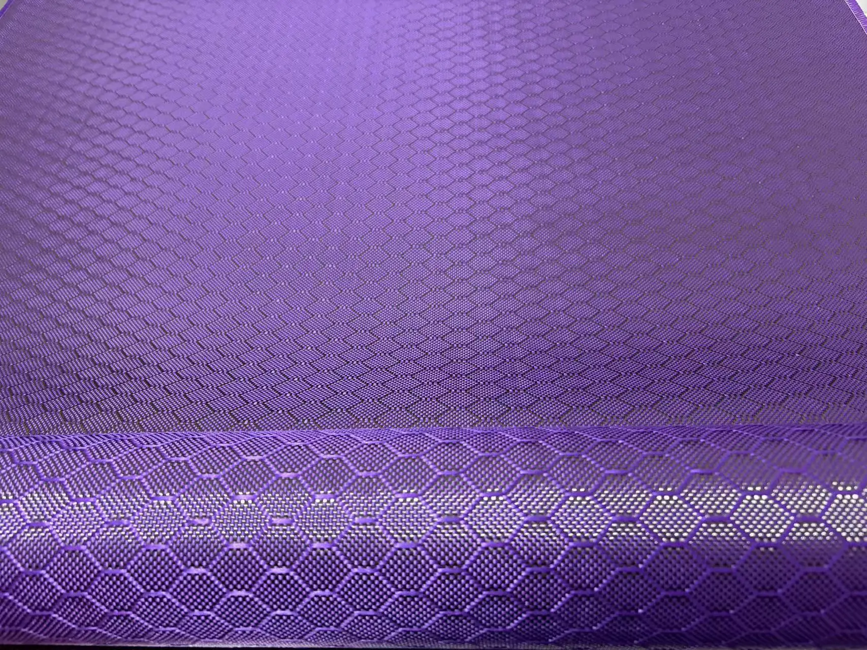 Lila 3K 240gsm Echt-Carbonfaser und Polyethylen-Mischgewebe, Sechseckiges Waben-Carbonfaser-Gewebe mit Fußballmuster – Detail 2